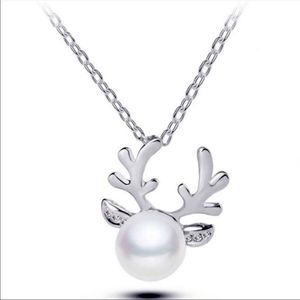 Christmas holiday reindeer faux Pearl necklace